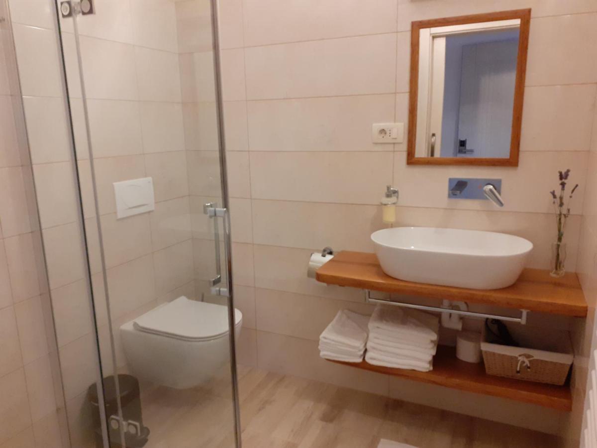 Apartmaji In Sobe Odlicna Hisa Štanjel Esterno foto