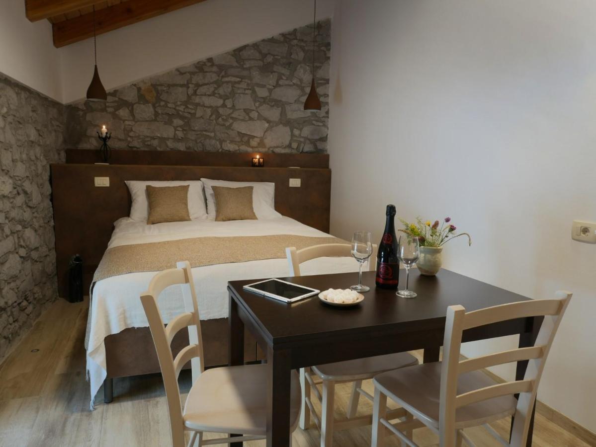 Apartmaji In Sobe Odlicna Hisa Štanjel Esterno foto